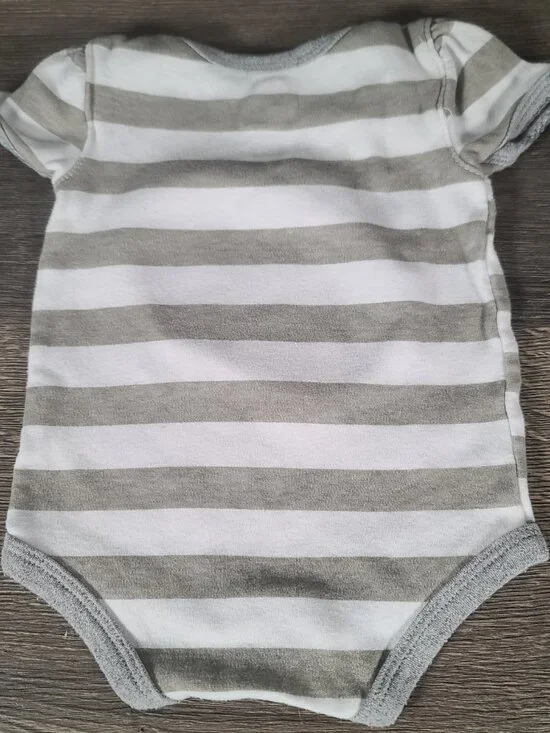 Lot of 2 Majestic New York Yankee Baby Girl's Size 0-3 Onesies. - Picture 5 of 15